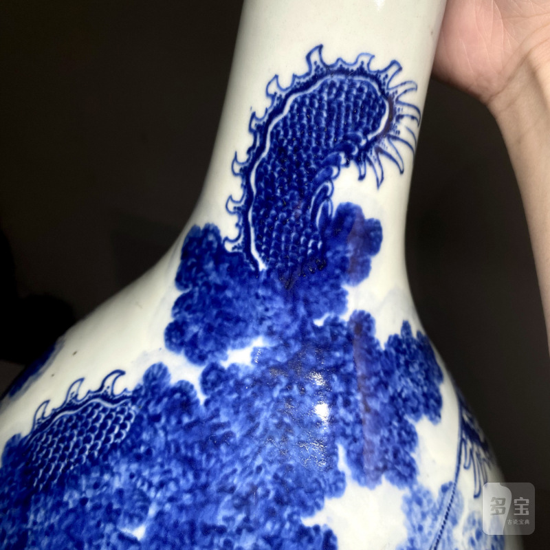 清乾隆 唐英风格青花云龙纹胆瓶 - 图17